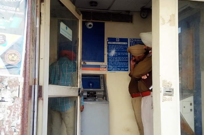 ਏ. ਟੀ. ਐੱਮ. ਭੰਨਣ ਦੀ ਕੋਸ਼ਿਸ਼