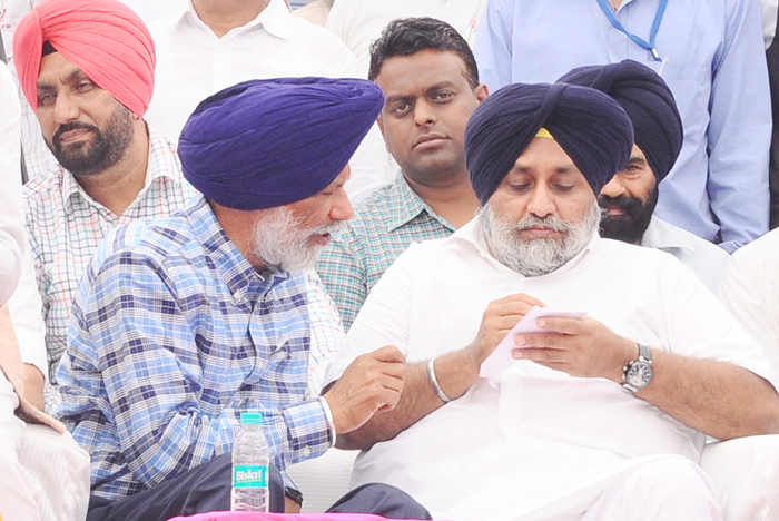 ਹਜ਼ਾਰਾਂ ਲੋਕਾਂ ਨੇ ਮੁੱਖ ਮੰਤਰੀ ਦੇ ਜ਼ਿਲੇ ''ਚ ਕੈਪਟਨ ਖਿਲਾਫ ਕੱਢਿਆ ਗੁੱਸਾ