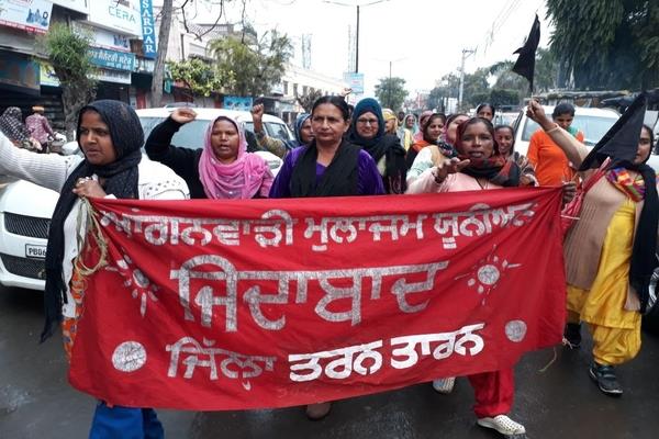 anganwadi workers and helpers celebrated