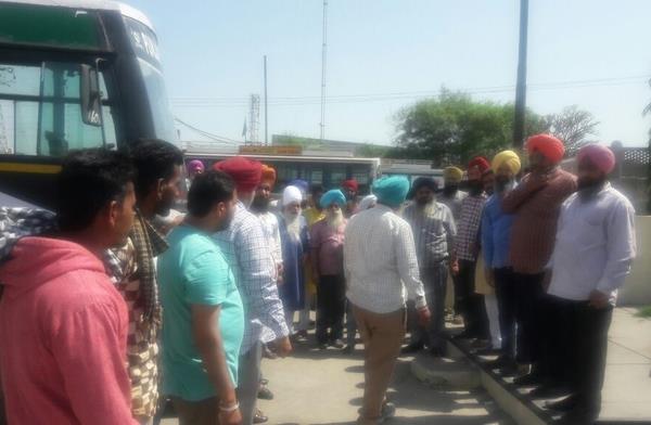 the protesters protested by the punjab roadways employees
