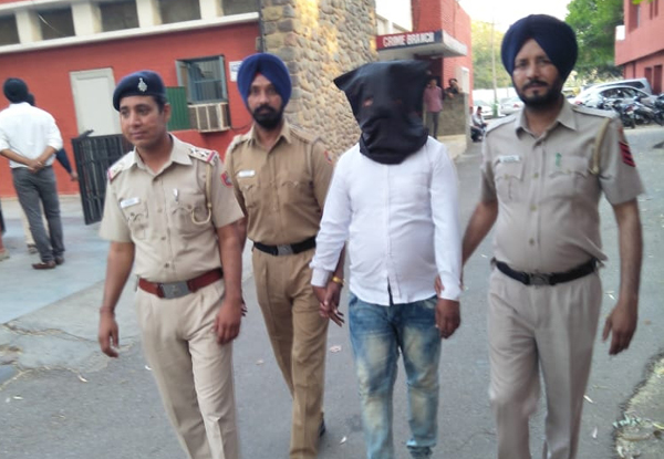 ਚੰਡੀਗੜ੍ਹ ਪੁਲਸ ''ਚ ਭਰਤੀ ਦੇ ਨਾਂ ''ਤੇ ਲੱਖਾਂ ਰੁਪਏ ਠੱਗਣ ਵਾਲਾ ਕਾਬੂ