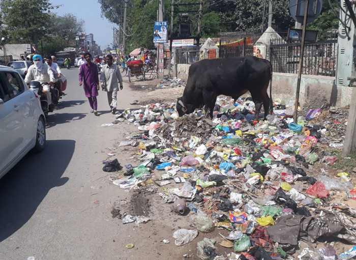ਨੈਸ਼ਨਲ ਹਾਈਵੇ ''ਤੇ ਲੱਗੇ ਕੂੜੇ ਦੇ ਢੇਰ ਸ਼ਹਿਰ ਦੀ ਸੁੰਦਰਤਾ ''ਤੇ ਕਲੰਕ