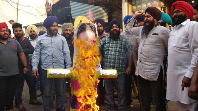 ਯੂਥ ਅਕਾਲੀ ਦਲ ਨੇ ਸਾੜਿਆ ਕੇ. ਕੇ. ਸ਼ਰਮਾ ਦਾ ਪੁਤਲਾ