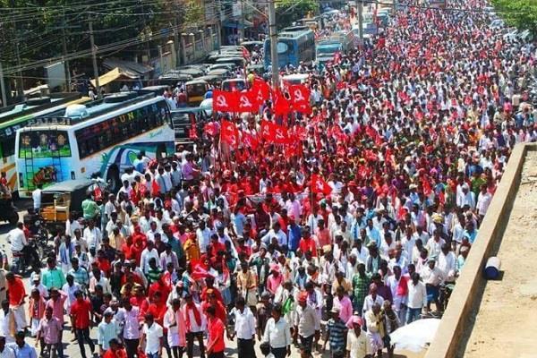group of 30 000 farmers reached mumbai