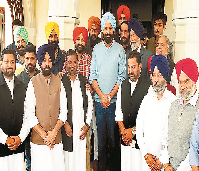 ਸਵੈ-ਇੱਛਤ ਸਕੀਮ ਦੇ ਨਾਂ ''ਤੇ ਕਾਂਗਰਸ ਸਰਕਾਰ ਨੇ ਮੁਕੰਮਲ ਬਿੱਲ ਲਾਉਣ ਦੀ ਤਿਆਰੀ ਕੀਤੀ : ਮਜੀਠੀਆ