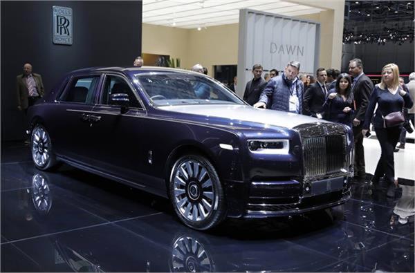 rolls royce phantom viii presented at the 2018 geneva motor show