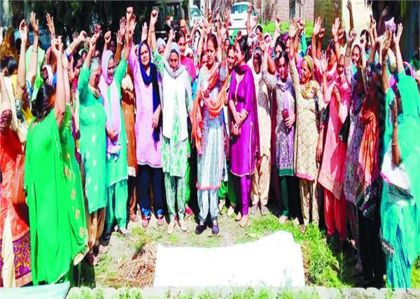 anganwadi workers  helpers  women s day