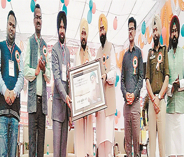 ਰੋਜ਼ਗਾਰ ਮੇਲਿਆਂ ''ਚ ਹੁਣ ਤੱਕ 4 ਲੱਖ 70 ਹਜ਼ਾਰ ਨੌਜਵਾਨਾਂ ਨੇ ਰਜਿਸਟਰੇਸ਼ਨ ਕਰਵਾਈ : ਚੰਨੀ