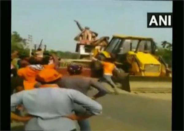 statue of vladimir lenin broken by bjp supporters