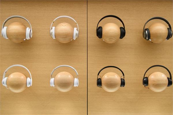 apple to launch self branded premium headphones