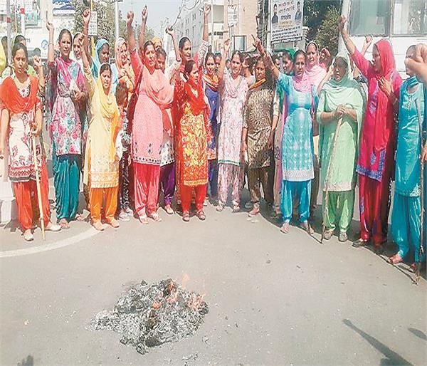 sunil jakhar  anganwari workers
