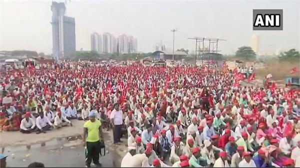 walking march of farmers near mumbai