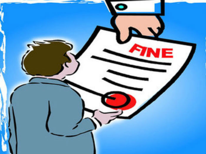 ਪੁਲਸ ਵਾਲੇ ਨੇ ਬਿਨਾਂ ਹੈਲਮੇਟ ਬਾਈਕ ''ਤੇ ਜਾ ਰਹੇ ਬੇਟੇ ਨੂੰ ਲਗਾਇਆ ਜ਼ੁਰਮਾਨਾ