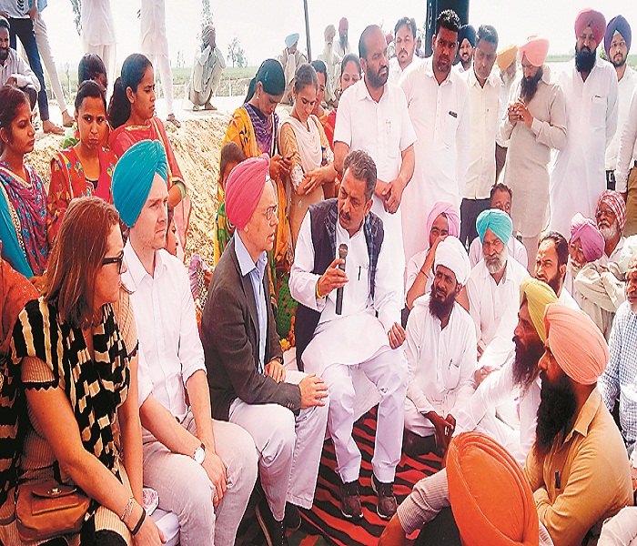 ਨਾਰਵੇ ਦੇ ਅੰਬੈਸਡਰ ਵੱਲੋਂ ਵਿਜੇਇੰਦਰ ਸਿੰਗਲਾ ਸਣੇ ਪਿੰਡਾਂ ਦਾ ਦੌਰਾ