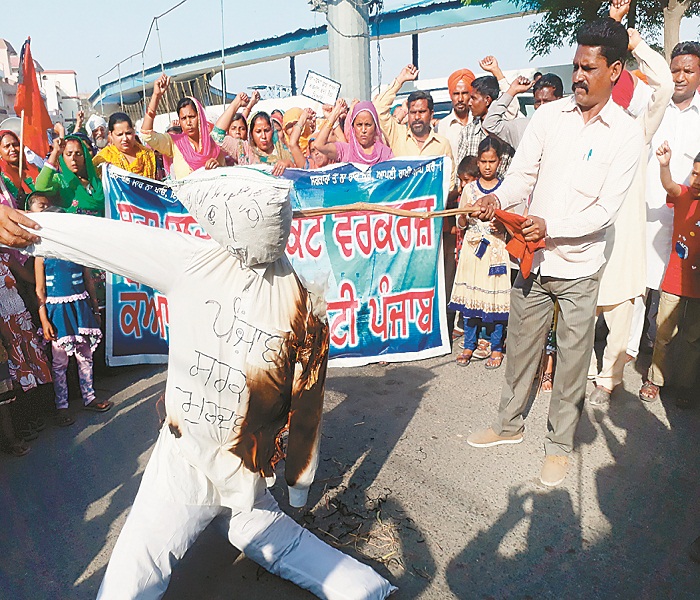 ਥਰਮਲ ਮੋਰਚਾ, ਕੱਚੇ ਮੁਲਾਜ਼ਮਾਂ ਨੇ ਕੀਤਾ ਰੋਸ ਮਾਰਚ, ਫੂਕਿਆ ਸਰਕਾਰ ਦਾ ਪੁਤਲਾ