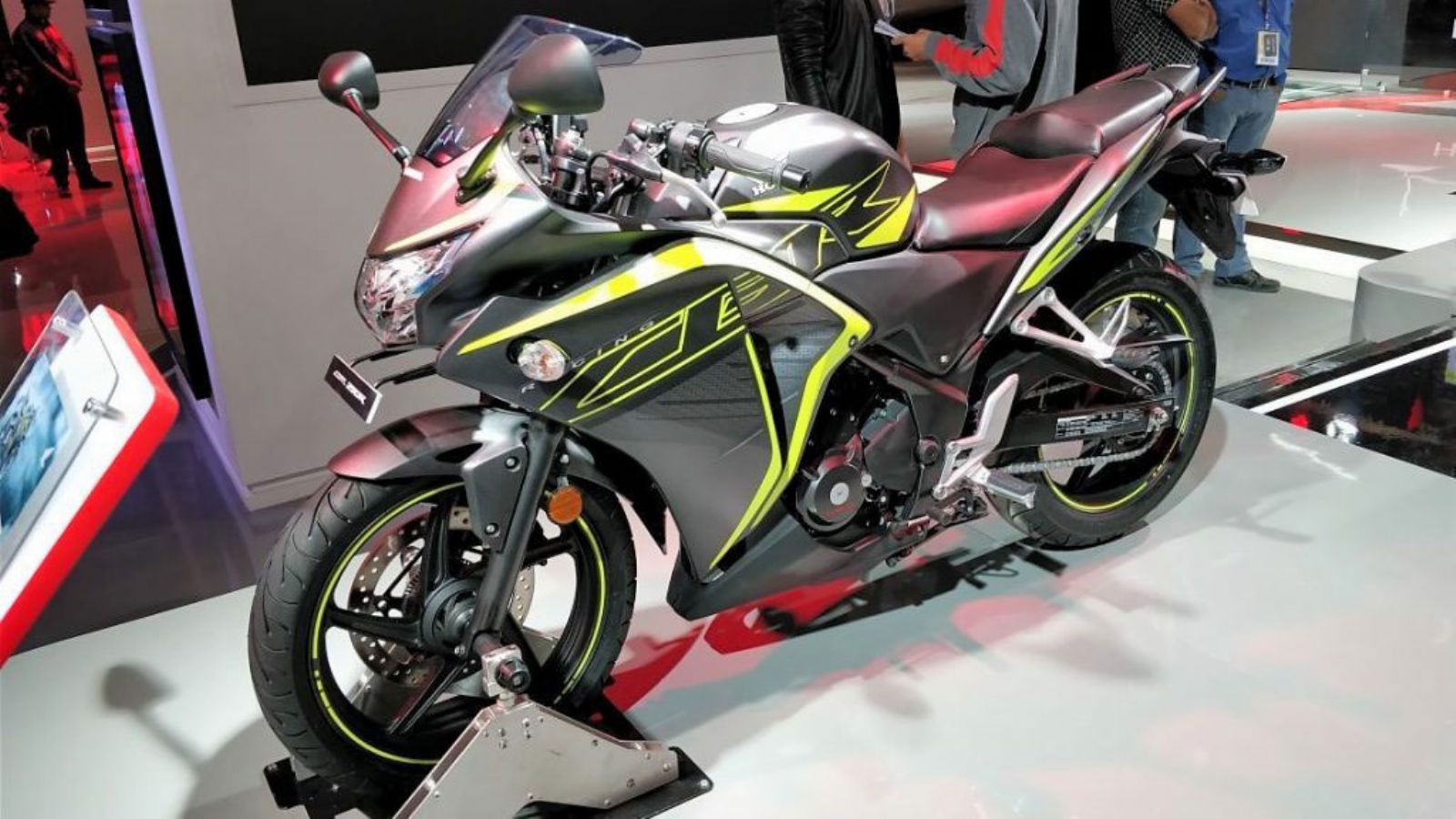 BS-IV ਇੰਜਣ ਨਾਲ ਰੀ-ਲਾਂਚ ਹੋਈ ਹੌਂਡਾ ਦੀ CBR 250 R ਬਾਈਕ