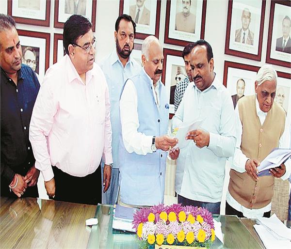 brahman samaj  governor v  p  singh badnar