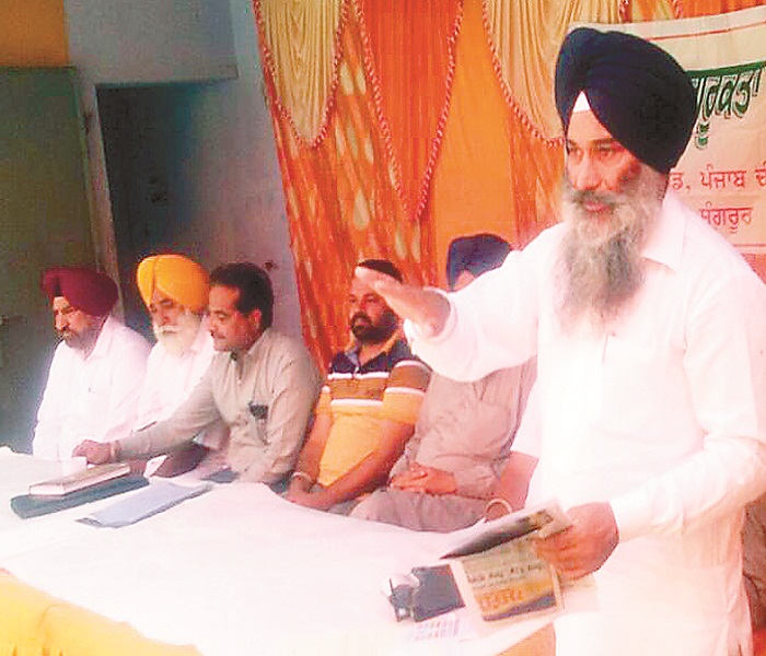 ਯੋਗ ਲਾਭਪਾਤਰੀਆਂ ਦੇ ਆਟਾ-ਦਾਲ ਸਕੀਮ ਲਿਸਟ ''ਚੋਂ ਨਾਂ ਕੱਟੇ ਜਾਣ ''ਤੇ ਅਕਾਲੀ ਕਾਂਗਰਸੀ ਆਹਮੋ-ਸਾਹਮਣੇ