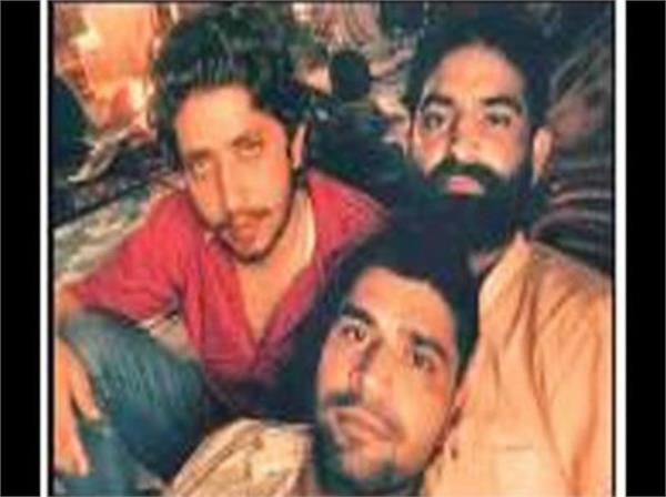 prisoners upload on selfie  facebook