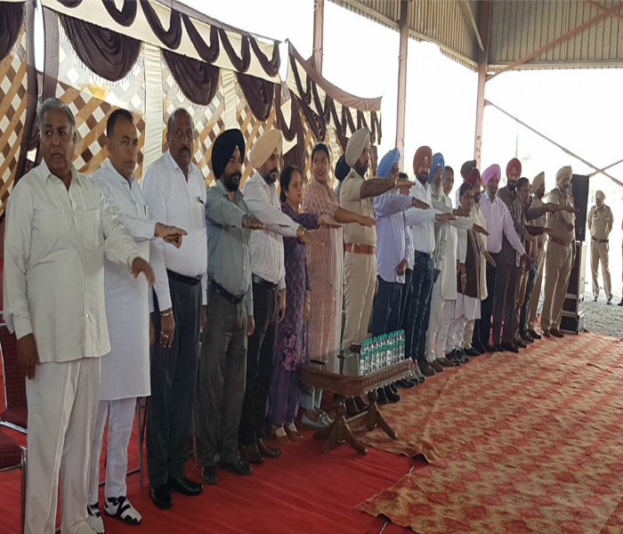ਦਾਨਾ ਮੰਡੀ ਸੁਲਤਾਨਪੁਰ ''ਚ ਨਵੇਂ ਵਲੰਟੀਅਰਾਂ ਨੂੰ ਨਸ਼ਾ ਮੁਕਤੀ ਦੀ ਸਹੁੰ ਚੁਕਾਈ