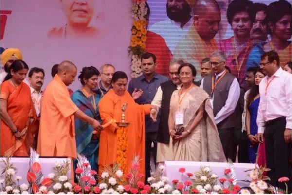 yogi adityanath honored women on international women day