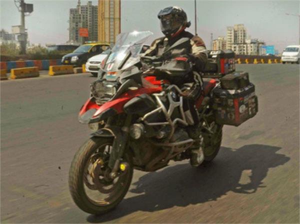 travel in 35 countries on bike in 270 days