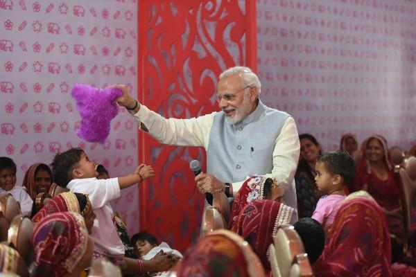 pm modi started playing with baby girl suddenly