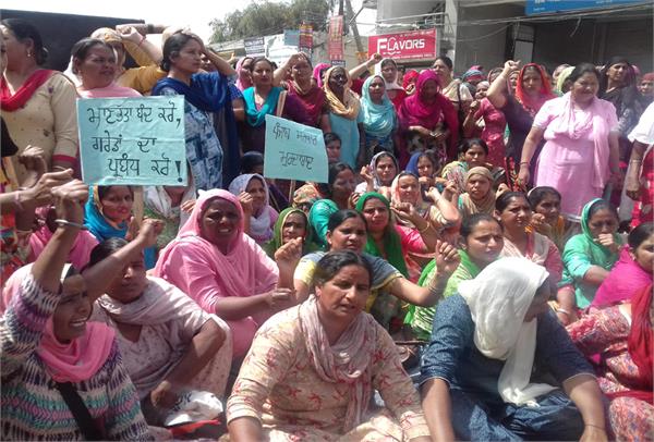 anganwadi employees union  budget  protest