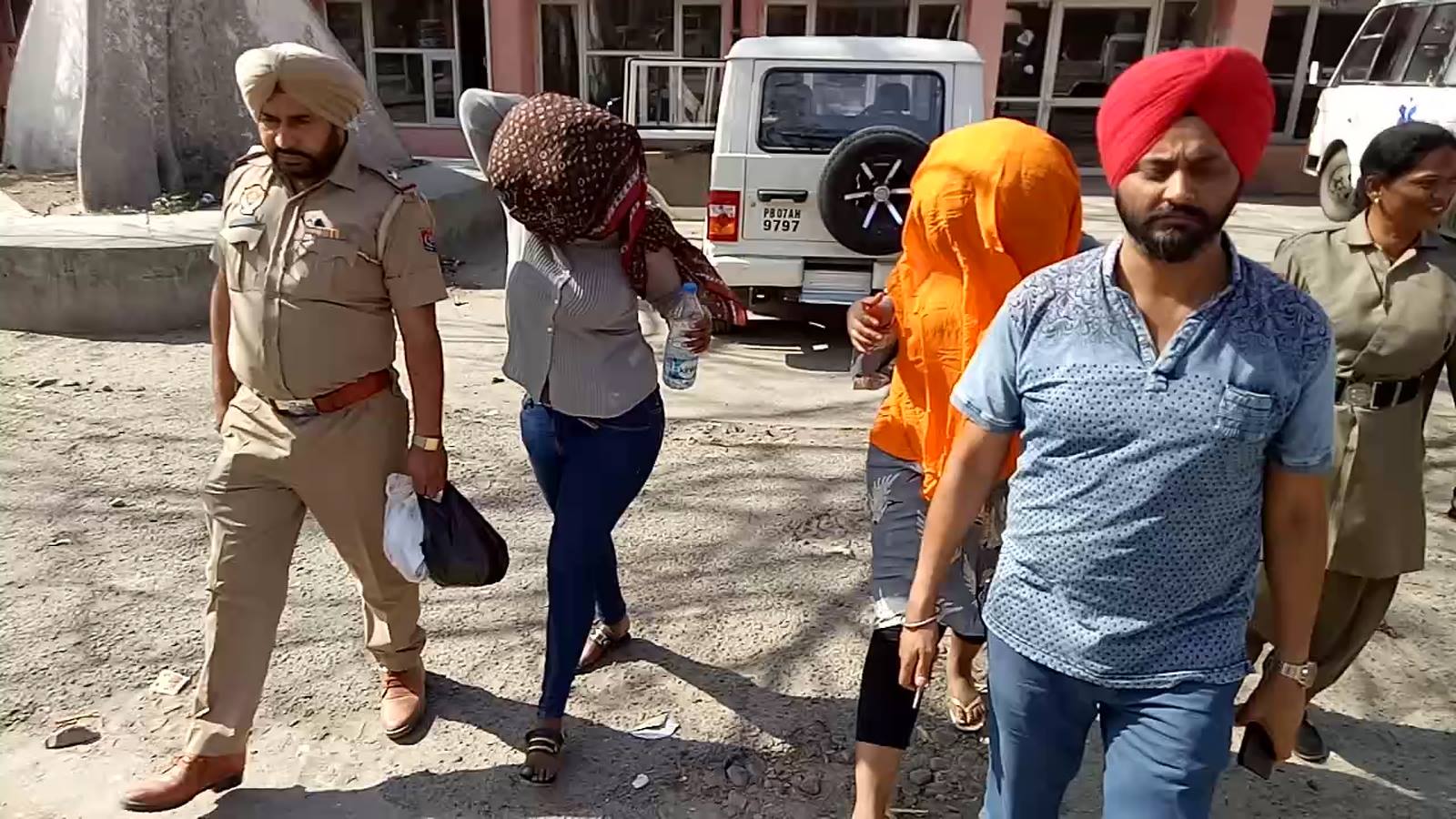 ਹੁਸ਼ਿਆਰਪੁਰ ''ਚ 300 ਗ੍ਰਾਮ ਦੀ ਹੈਰੋਇਨ ਸਮੇਤ ਦੋ ਵਿਦੇਸ਼ੀ ਲੜਕੀਆਂ ਡਰਾਈਵਰ ਸਣੇ ਕਾਬੂ
