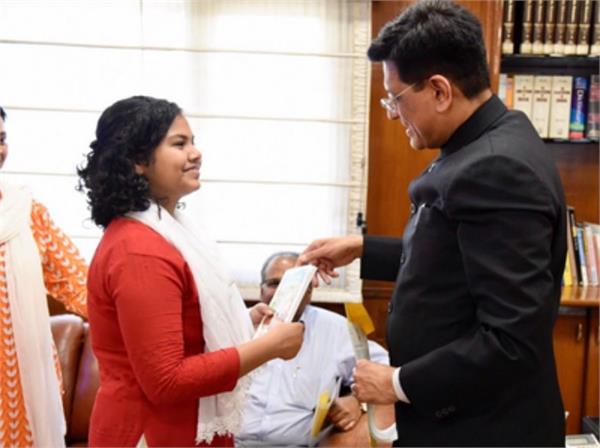 girl  afraid of exams    knowledge   given by minister