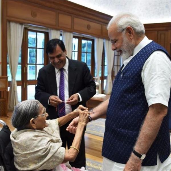 prime minister modi  sister  death