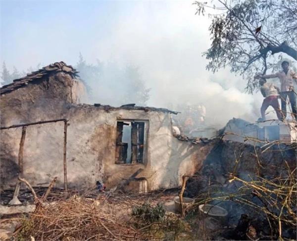 kanpur  short circuit  6 home in fire