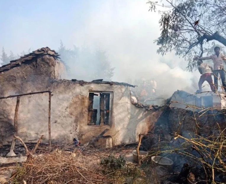 ਸ਼ਾਰਟ ਸਰਕਟ ਕਾਰਨ ਲੱਗੀ ਅੱਗ, 6 ਘਰਾਂ ਦਾ ਸਮਾਨ ਸੜ ਕੇ ਸੁਆਹ