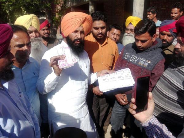 deputy deo and l a clerk arrested for accepting bribe