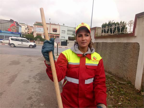 garbage woman wins   beauty contest  