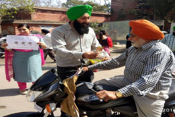 the contract workers protested against the government  s lolipap