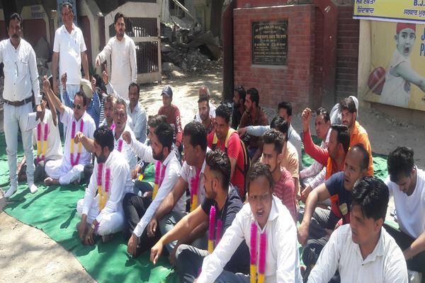 sc   st the hunger strike against the molestation of the act