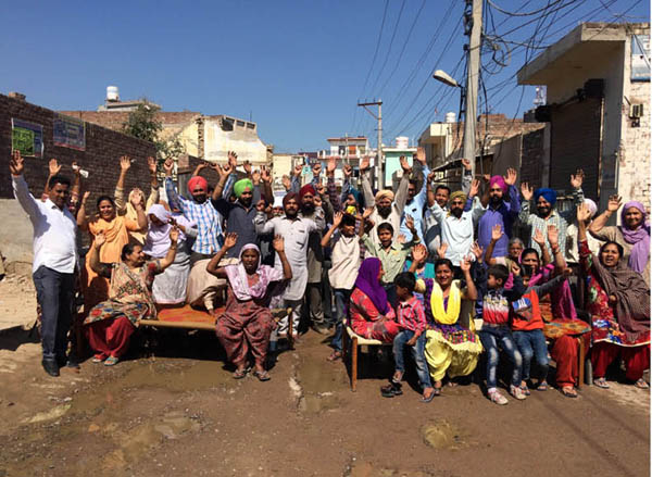 ਸੀਵਰੇਜ ਦੇ ਗੰਦੇ ਪਾਣੀ ਕਾਰਨ ਵਾਰਡ ਵਾਸੀਆਂ ਨੇ ਕੀਤੀ ਨਾਅਰੇਬਾਜ਼ੀ