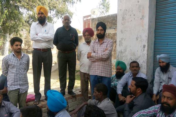 d  c  m workers protest against the organizers