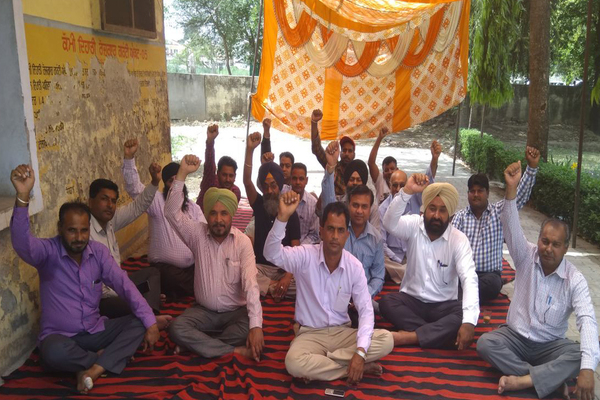 ਪੁਰਾਣੀ ਪੈਨਸ਼ਨ ਸਕੀਮ ਬਹਾਲ ਕਰਨ ਨੂੰ ਲੈ ਕੇ ਕੀਤੀ ਨਾਅਰੇਬਾਜ਼ੀ