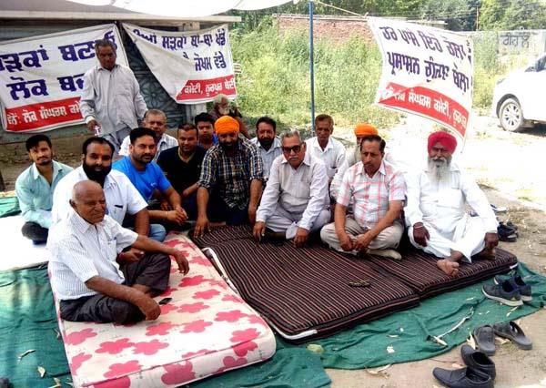 people protested due to non completion of the noorpurbedi lag road