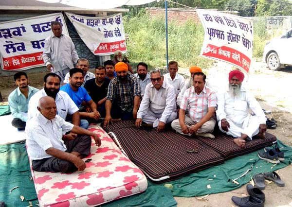 ਨੂਰਪੁਰਬੇਦੀ ਝੱਜ ਮਾਰਗ ਮੁਕੰਮਲ ਨਾ ਹੋਣ ਕਾਰਨ ਲੋਕਾਂ ''ਚ ਰੋਸ