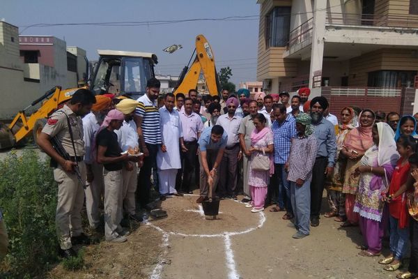 7 ਕਰੋੜ ਦੀ ਲਾਗਤ ਨਾਲ ਸੀਵਰੇਜ ਪਾਉਣ ਦਾ ਕੰਮ ਸ਼ੁਰੂ