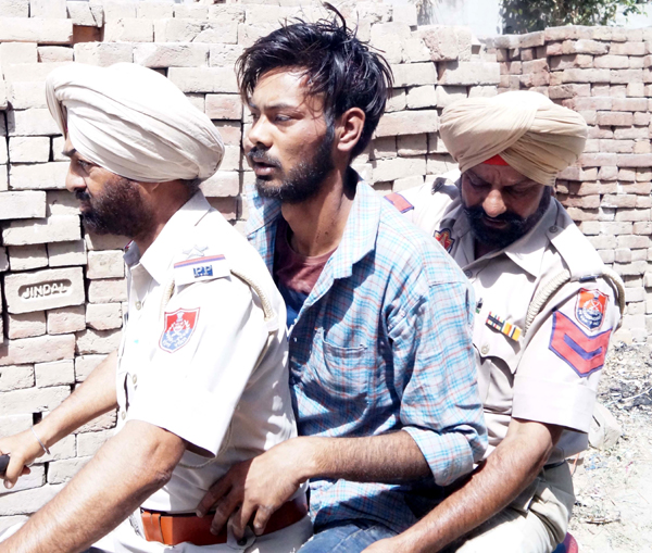 ਮੋਬਾਇਲ ਖੋਹ ਕੇ ਭੱਜ ਰਹੇ ਝਪਟਮਾਰ ਨੂੰ ਲੋਕਾਂ ਨੇ ਕਾਬੂ ਕਰ ਕੇ ਕੀਤੀ ਛਿੱਤਰ-ਪਰੇਡ