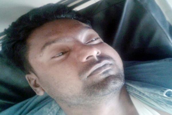 death in a suspected condition of a youth sitting in the hotel in the hotel