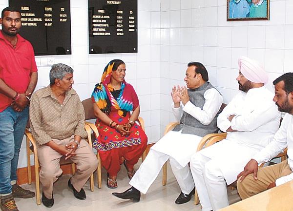 santokh chaudhary asked about the wounds of the injured