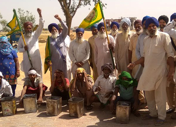 ਬਾਰਦਾਨਾ ਨਾ ਮਿਲਣ ''ਤੇ ਕਿਸਾਨਾਂ ਵੱਲੋਂ ਖਰੀਦ ਏਜੰਸੀ ਖਿਲਾਫ ਨਾਅਰੇਬਾਜ਼ੀ
