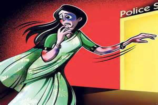 dowry was taken out of the house for dowry