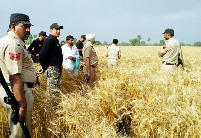 ਮਿਆਲ ਇਲਾਕੇ ''ਚ 2 ਵਰਦੀਧਾਰੀ ਤੇ ਹਥਿਆਰਾਂ ਨਾਲ ਲੈਸ ਸ਼ੱਕੀ ਵੇਖੇ