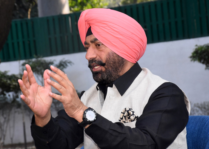 ਨਸ਼ਾ ਖਤਮ ਕਰਨ ਦੀ ਸਹੁੰ ਖਾਣ ਵਾਲੇ ਕੈਪਟਨ ਨਸ਼ਾ ਸਮੱਗਲਰਾਂ ਦੇ ਸਾਥੀਆਂ ਨੂੰ ਬਚਾਉਣ ''ਚ ਜੁਟੇ